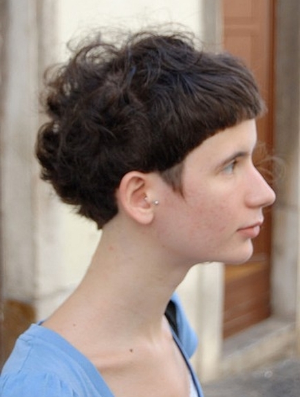 asymetryczne fryzury krótkie uczesanie damskie zdjęcie numer 133A